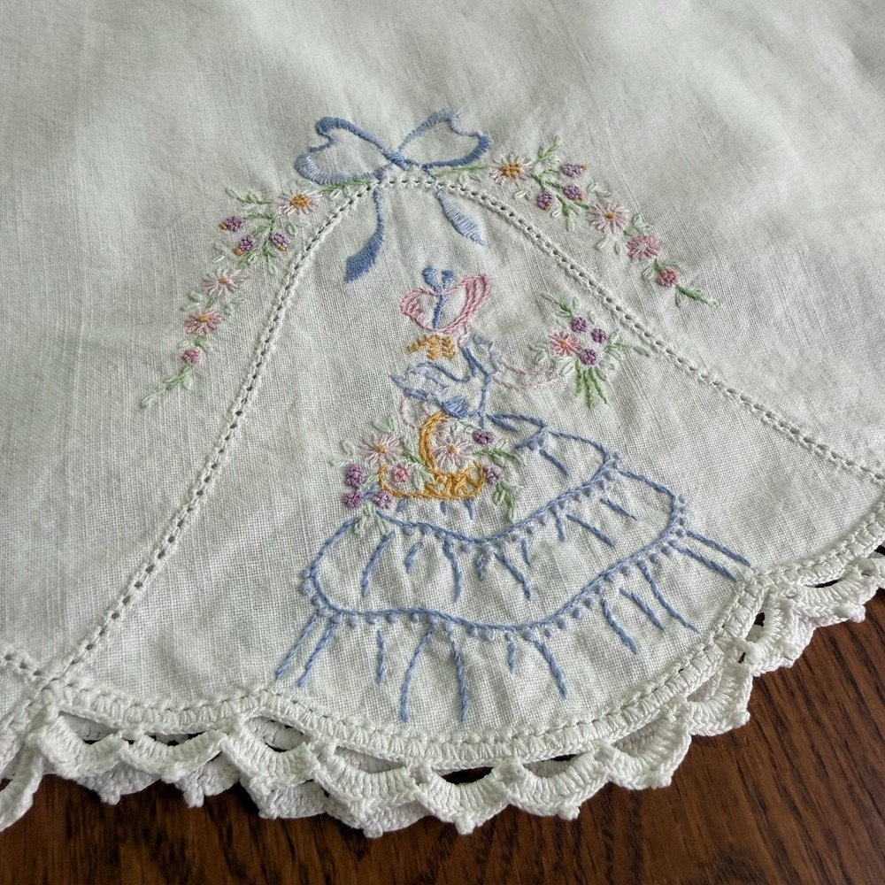 Vtg Southern Belle Embroidered Girl Linen Table Runner Wedding Lace Edge 40x17